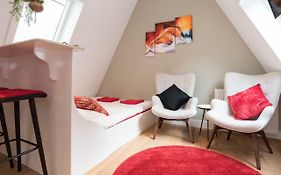 Saint Claire Studio'S